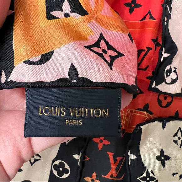 Authentic Louis Vuitton Scarf Bandana Rising Confidential Monogram M76145 Silk - Picture 16 of 16